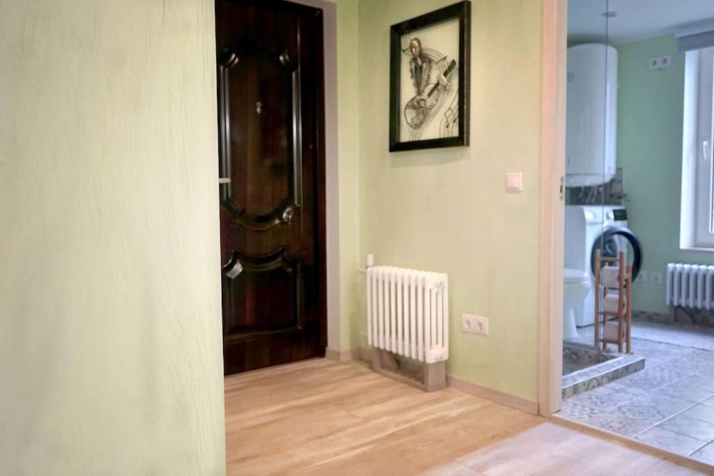 Prime 2br/ba Next To Main Station & Olympic Center Apartment