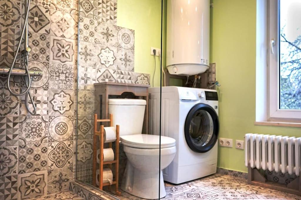 Apartment Prime 2br/ba Next To Main Station & Olympic Center *