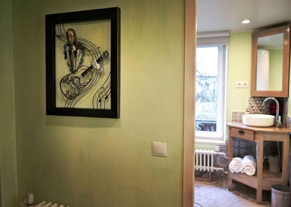Prime 2br/ba Next To Main Station & Olympic Center Apartament